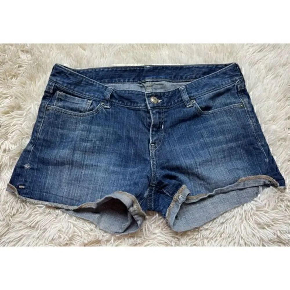 Women’s Booty Jean Shorts By Express Size 8